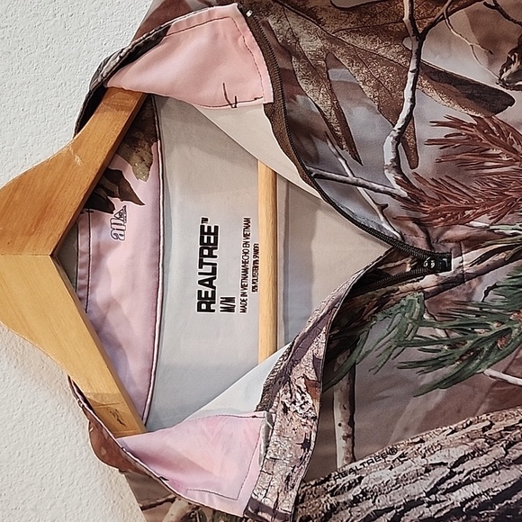 Realtree Women's Lightweight Camouflage 1/4 Zip Jacket - Picture 4 of 6